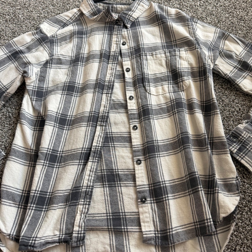SO Plaid Flannel Shirt Size M Button Down Long Sleeve Casual White Gray - Picture 4 of 6
